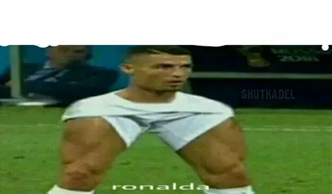 Bộ ảnh của siêu sao bóng đá meme Ronaldo khi gặp gỡ văn hóa meme