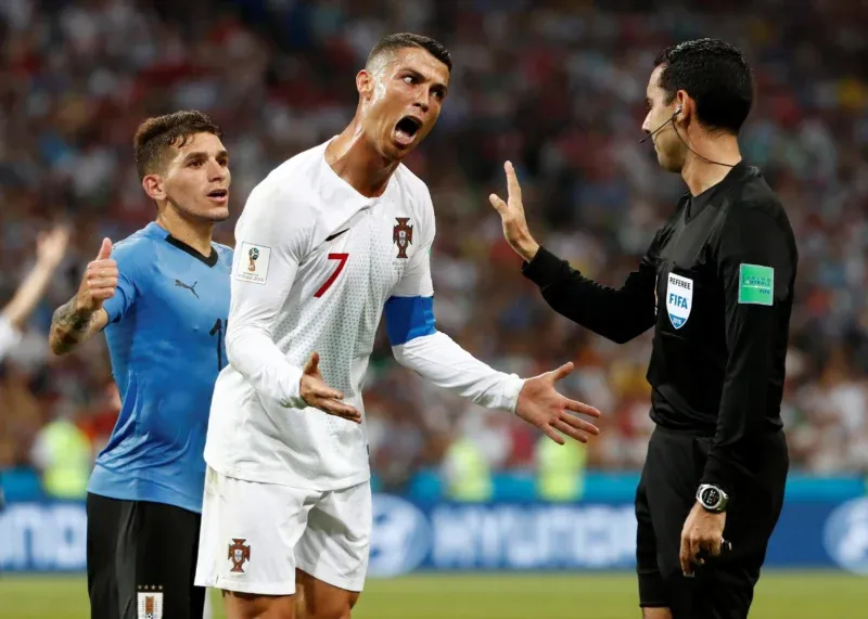 Bộ ảnh của siêu sao bóng đá meme Ronaldo khi gặp gỡ văn hóa meme