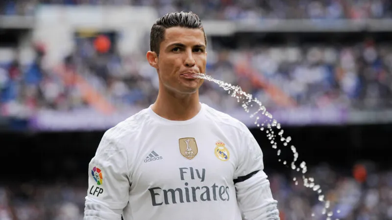 Bộ ảnh của siêu sao bóng đá meme Ronaldo khi gặp gỡ văn hóa meme