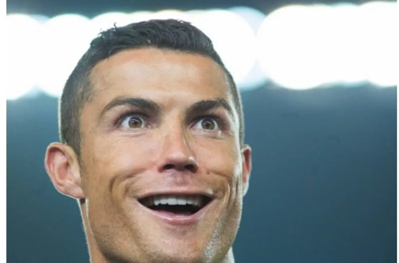 Bộ ảnh của siêu sao bóng đá meme Ronaldo khi gặp gỡ văn hóa meme