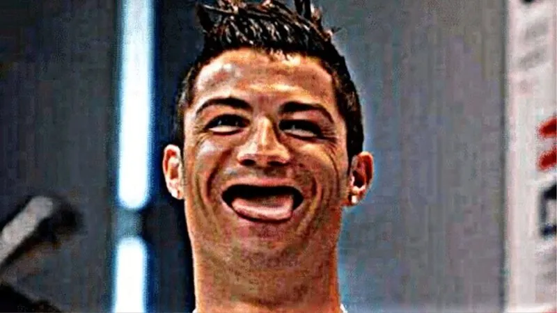 Bộ ảnh của siêu sao bóng đá meme Ronaldo khi gặp gỡ văn hóa meme