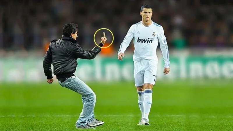 Bộ ảnh của siêu sao bóng đá meme Ronaldo khi gặp gỡ văn hóa meme