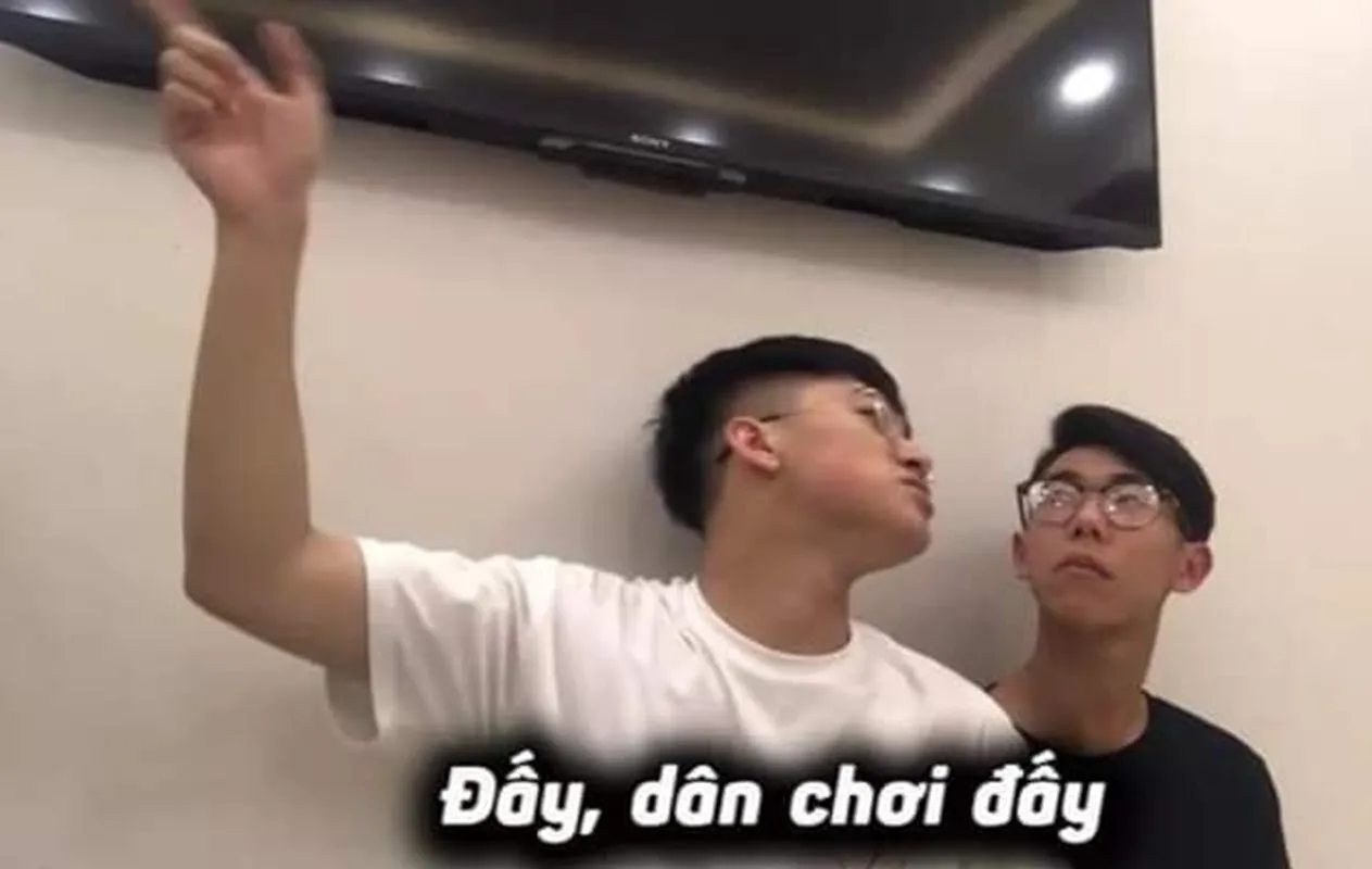 Cười té ghế với 100+ ảnh meme chỉ tay biểu tượng cho sự mỉa mai châm biếm