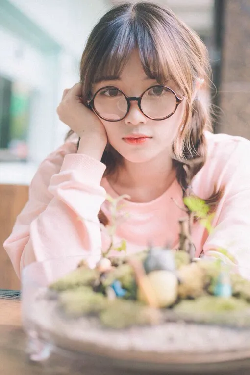 Top 99+ ảnh gái xinh tóc dài đeo kính siêu cute dễ thương