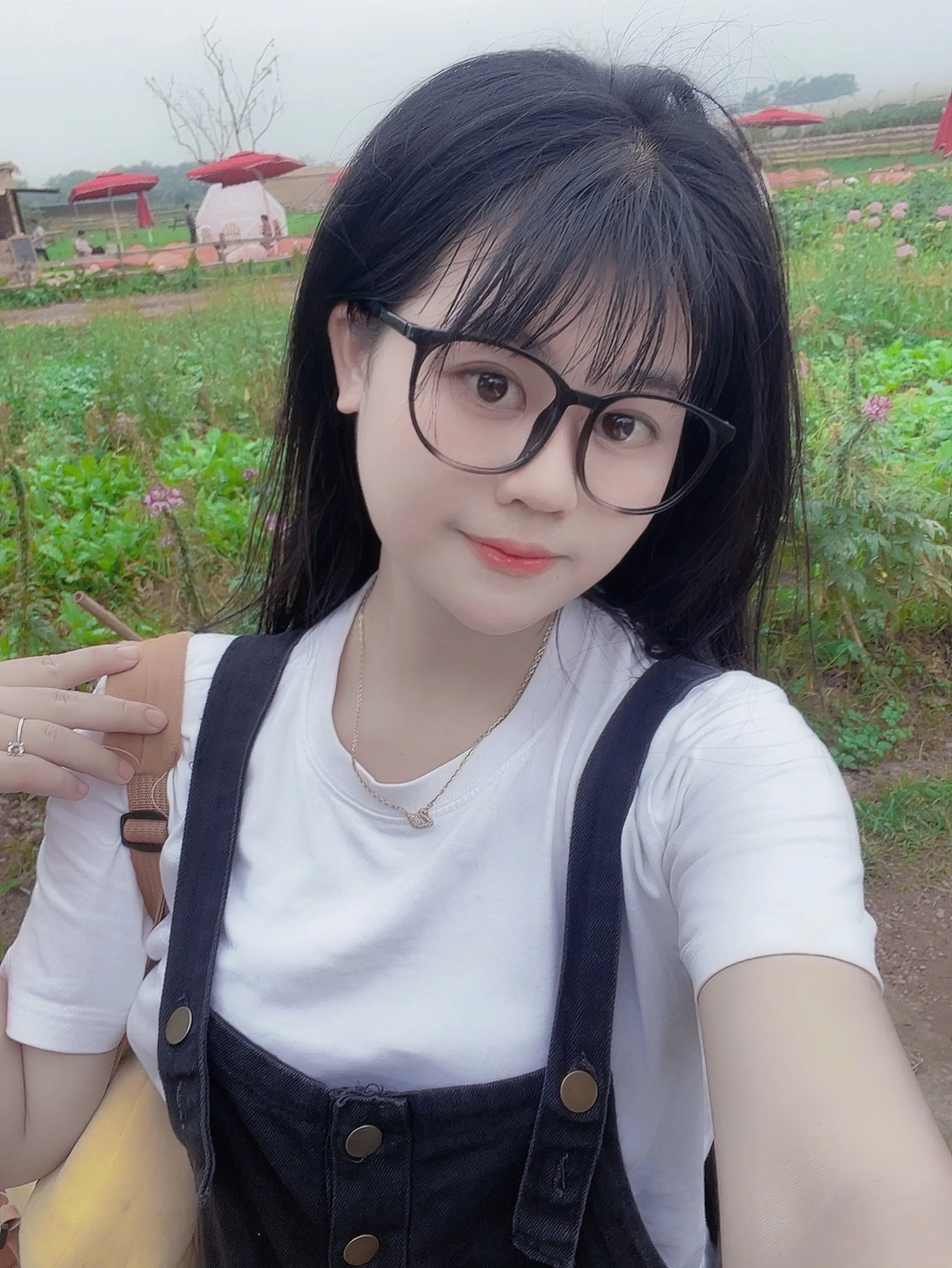 Top 99+ ảnh gái xinh tóc dài đeo kính siêu cute dễ thương