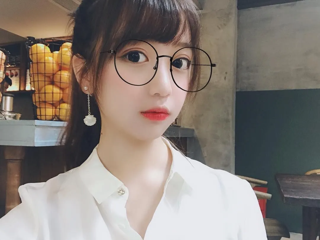 Top 99+ ảnh gái xinh tóc dài đeo kính siêu cute dễ thương