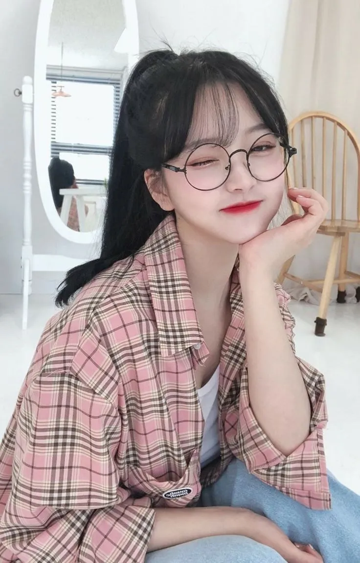 Top 99+ ảnh gái xinh tóc dài đeo kính siêu cute dễ thương