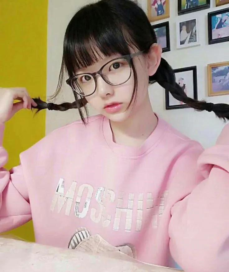 Top 99+ ảnh gái xinh tóc dài đeo kính siêu cute dễ thương