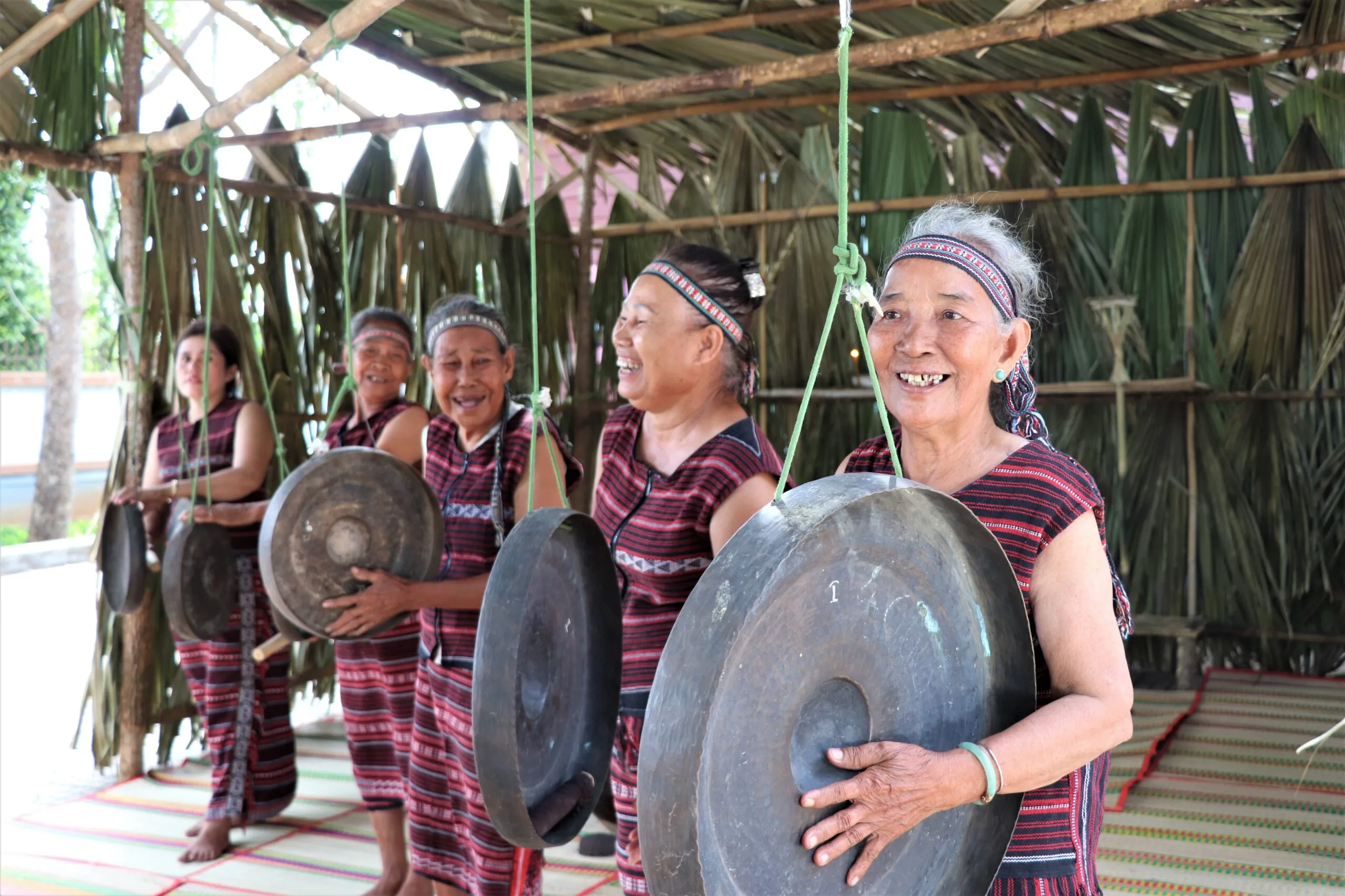 Trải nghiệm văn hóa độc đáo qua ảnh phong cảnh lễ hội truyền thống